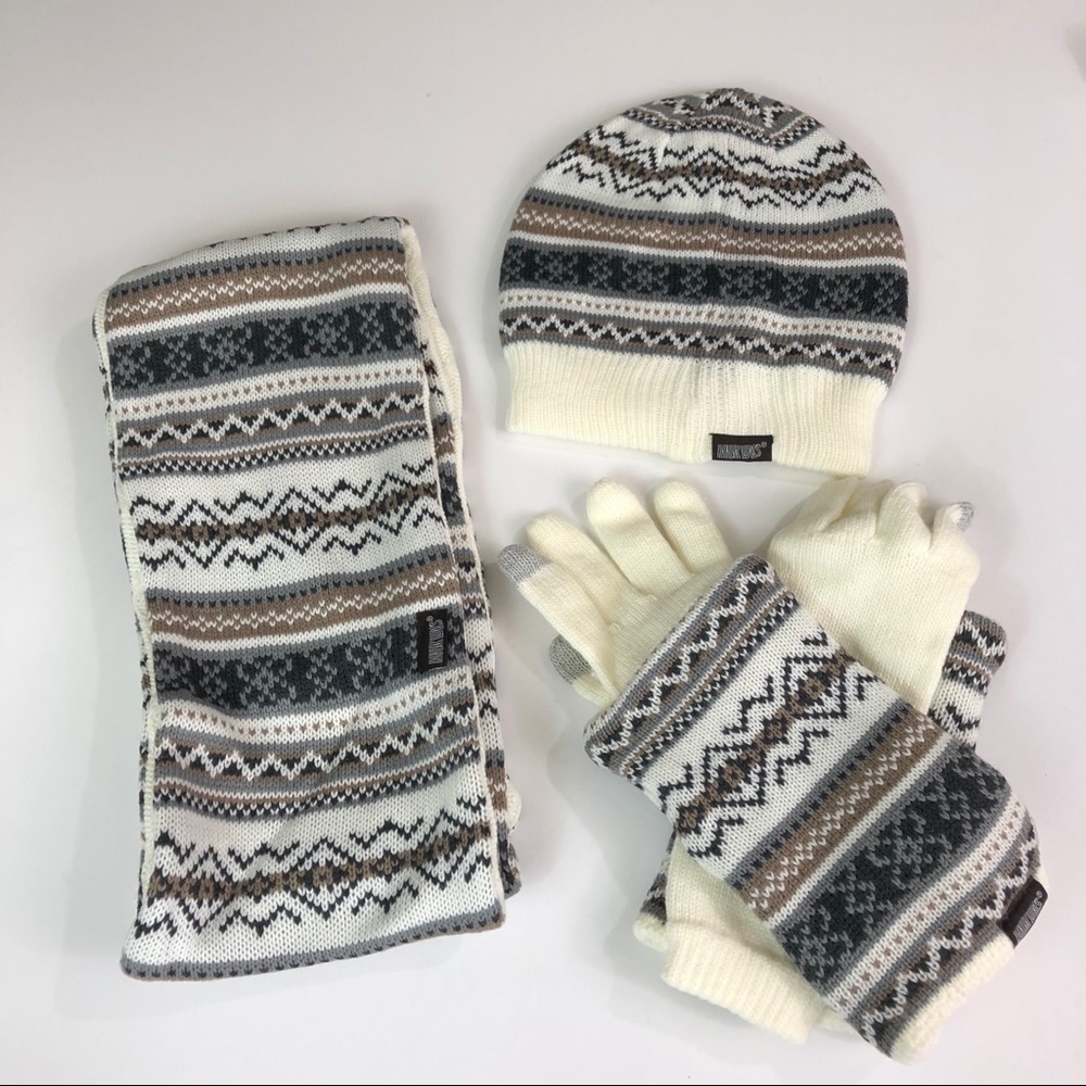 Muk Luks Reversible Hat, Scarf and Hat in Ivory